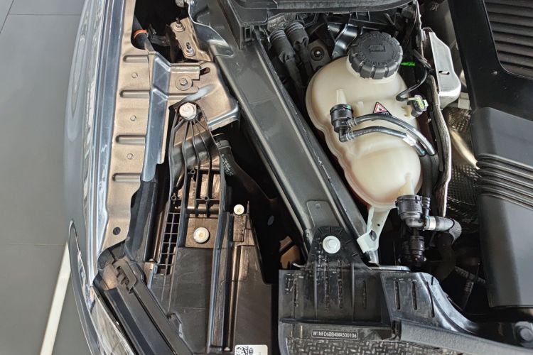 奔驰GLE轿跑 AMG 2020款 AMG GLE 53 4MATIC+ 轿跑SUV机舱底盘25