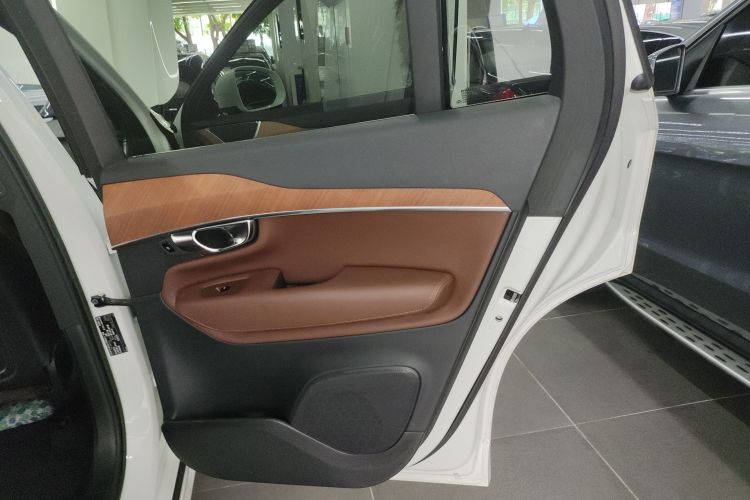 沃尔沃XC90 2023款 B5 智行豪华版 5座中控内饰7006