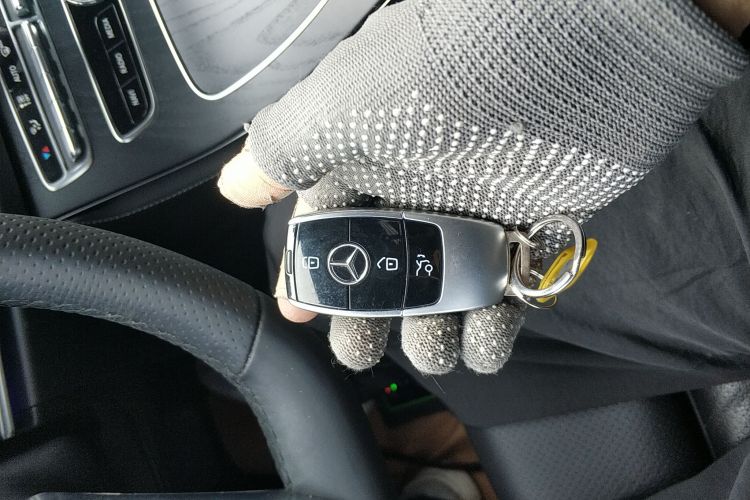 奔驰E级 2018款 E 200 L 运动型中控内饰7001