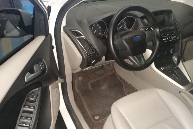 福特 福克斯 2018款 三厢经典 1.6L 自动舒适型智行版中控内饰20