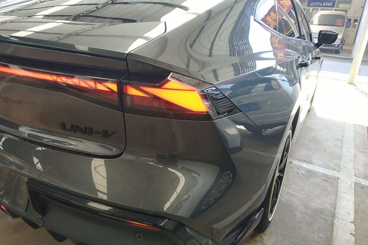 长安UNI-V 2022款 2.0T 锋速版车身外观6006