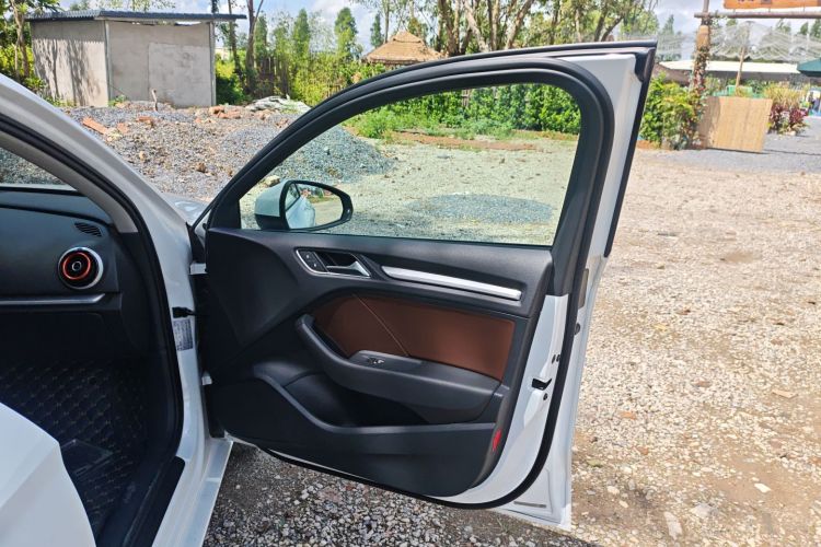 奥迪A3 2015款 Limousine 40 TFSI 自动舒适型中控内饰7005