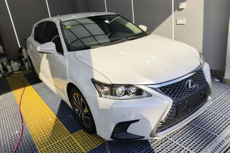 雷克萨斯CT 2020款 CT200h 精英版 单色车身外观3