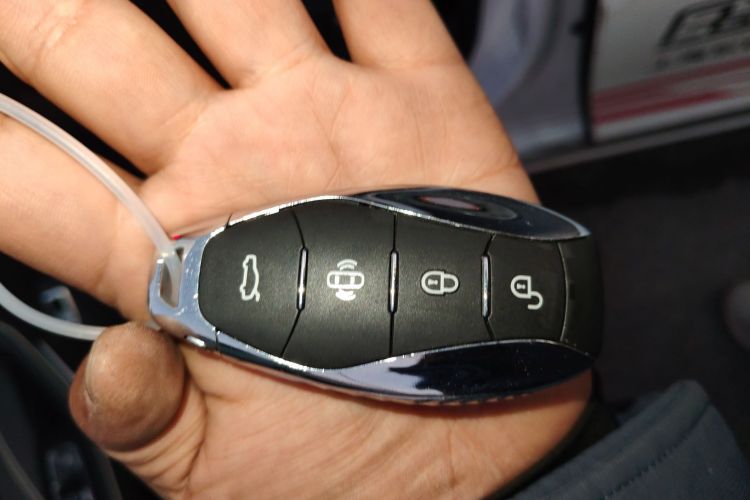 红旗H6 2023款 2.0T 致臻版中控内饰11