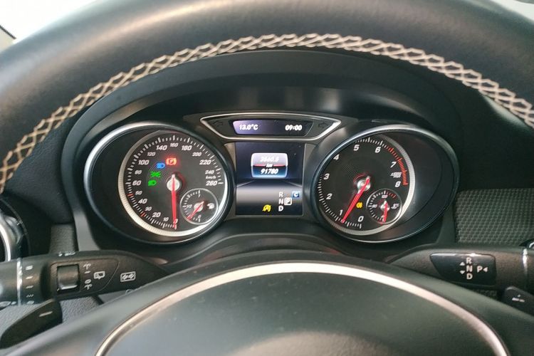 奔驰GLA 2017款 GLA 200 动感型局部细节14