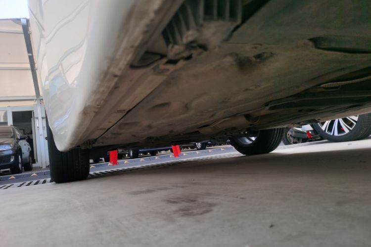 宝马2系旅行车 2018款 218i 领先型局部细节9002