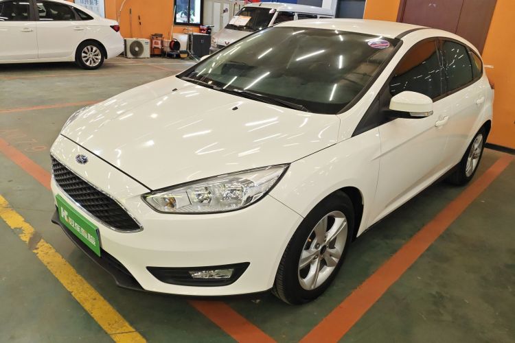 福特 福克斯 2015款 两厢 1.6L 自动舒适型车身外观1