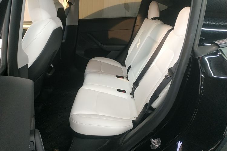 特斯拉 Model Y 2023款 后轮驱动版中控内饰7004