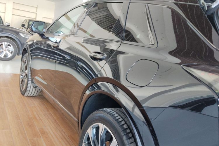 凯迪拉克XT5 2025款 2.0T 铂金型车身外观4