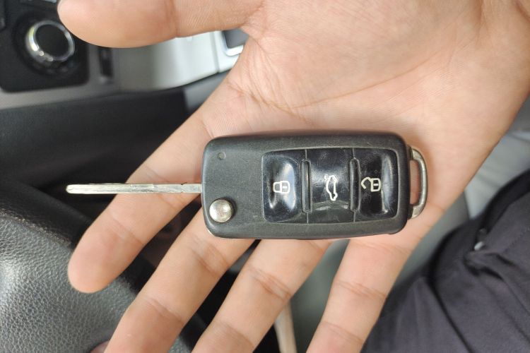 斯柯达 明锐 2014款 1.6L 自动逸俊版中控内饰7001