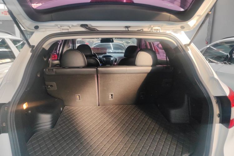 北京现代ix35 2015款 2.0L 自动两驱智能型 国V机舱底盘23