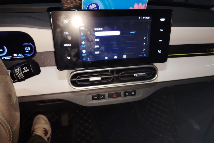 吉利银河 2025款 210km 熊猫骑士中控内饰16