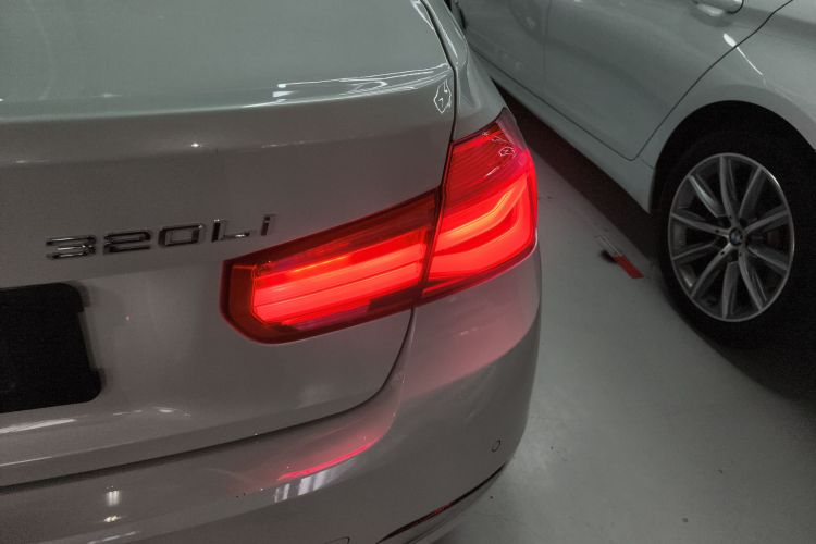 宝马3系 2017款 320Li 时尚型车身外观9