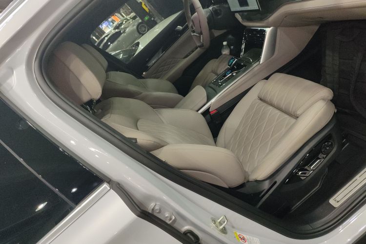 比亚迪 唐新能源 2024款 DM-i 荣耀版 112KM 旗舰型局部细节41