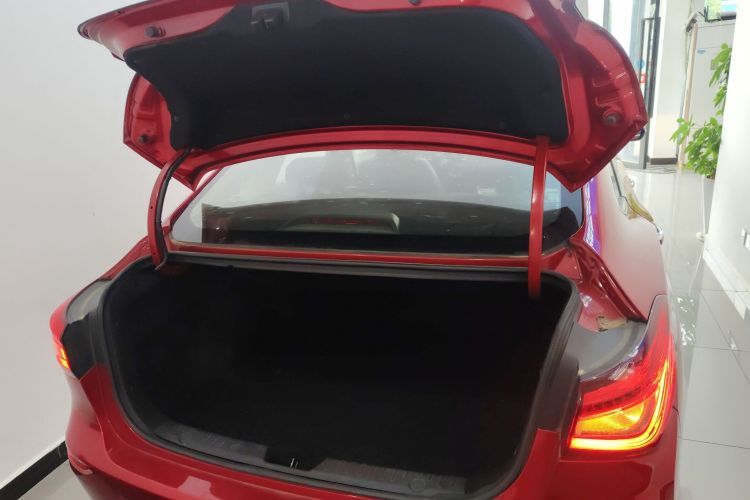 长安 逸动 2019款 高能版 1.6L GDI 自动先锋型 国VI机舱底盘23