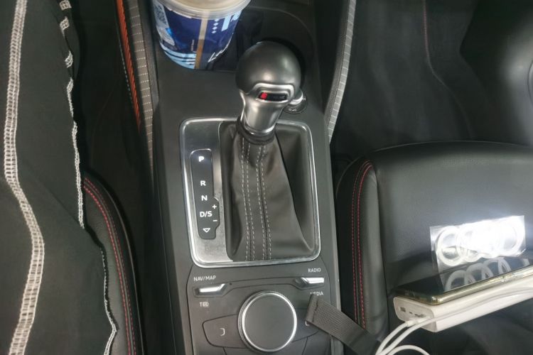 奥迪Q2L 2022款 35 TFSI 进取动感型局部细节18