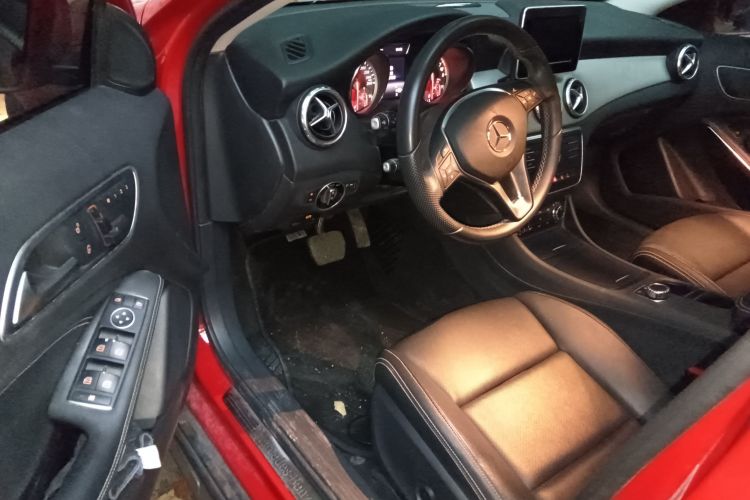 奔驰GLA 2016款 GLA 200 动感型中控内饰20