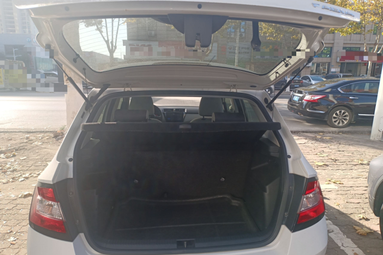 斯柯达 晶锐 2015款 1.4L 自动创行版机舱底盘23