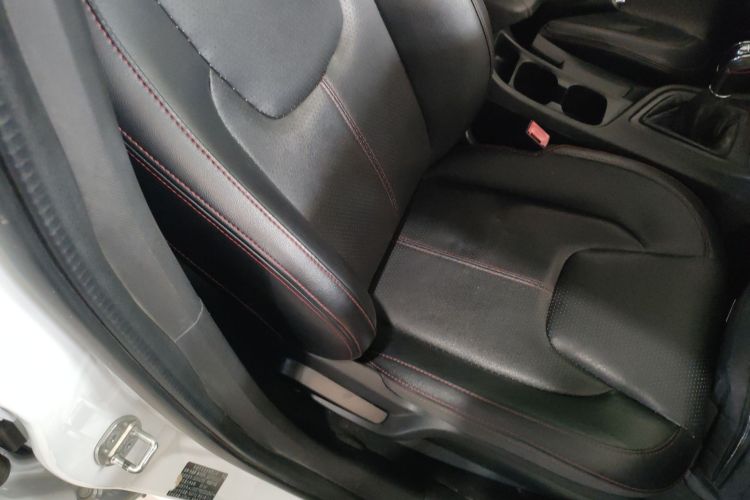 奇瑞 艾瑞泽5 2016款 1.5L 手动领锐版局部细节41