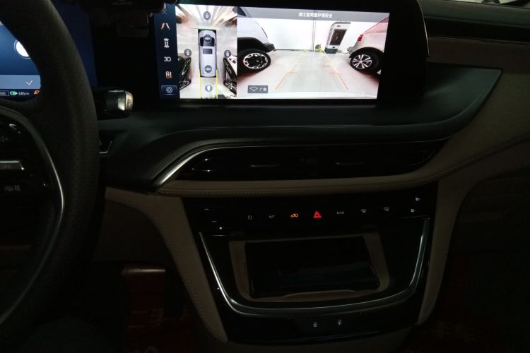 别克GL8新能源 2025款 陆尚 尊享版 7座中控内饰16