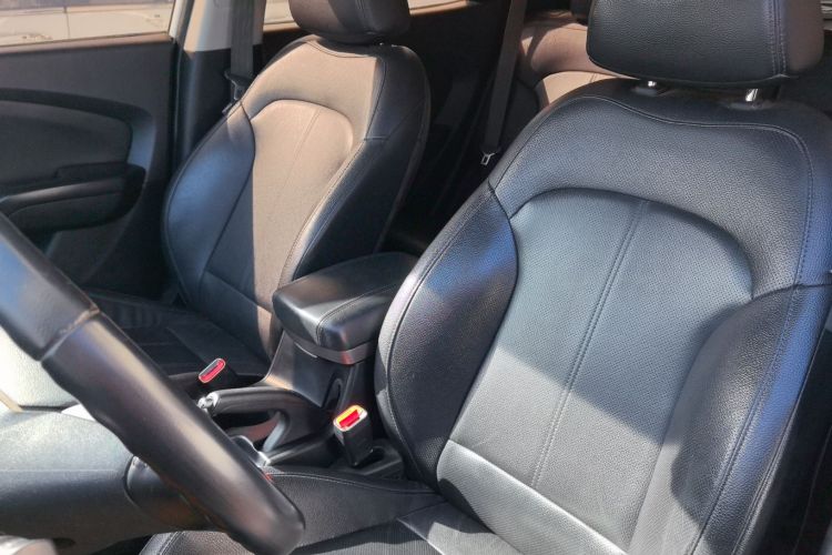 北京现代ix35 2013款 2.0L 自动两驱智能型GLS 国IV中控内饰19