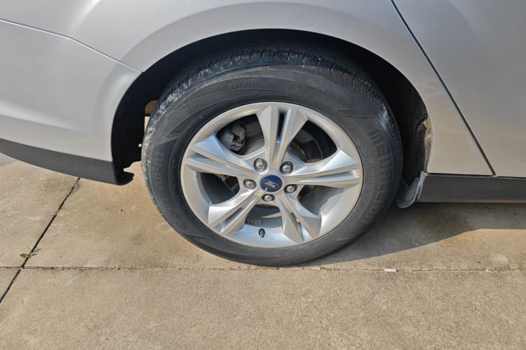 福特 福克斯 2012款 三厢 1.6L 自动风尚型车身外观6002