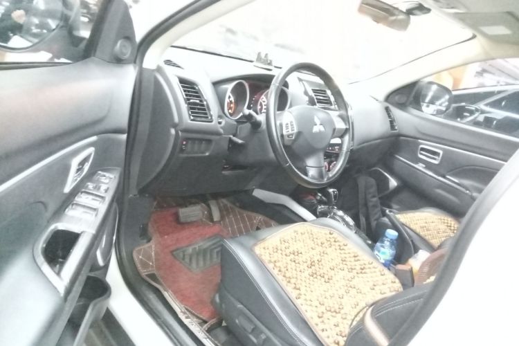 三菱 劲炫ASX 2018款 2.0L CVT两驱尊享版中控内饰7003