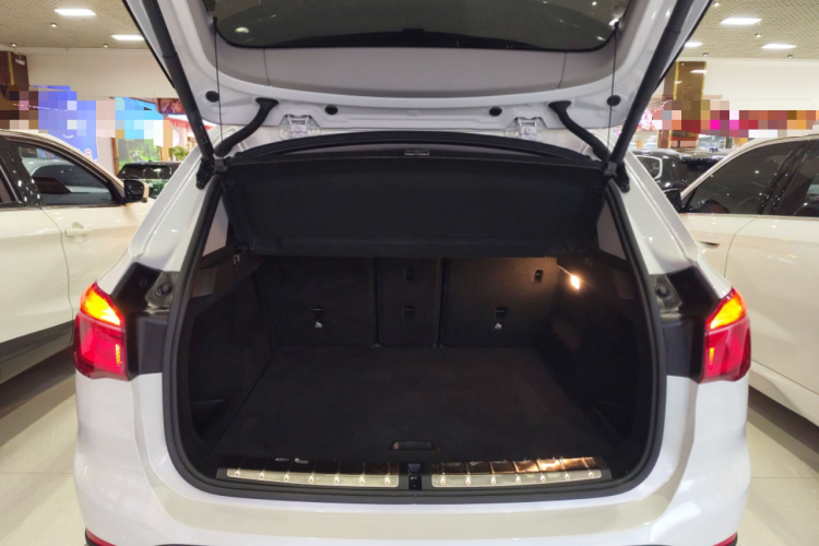 宝马X1 2019款 sDrive18Li 时尚型机舱底盘23