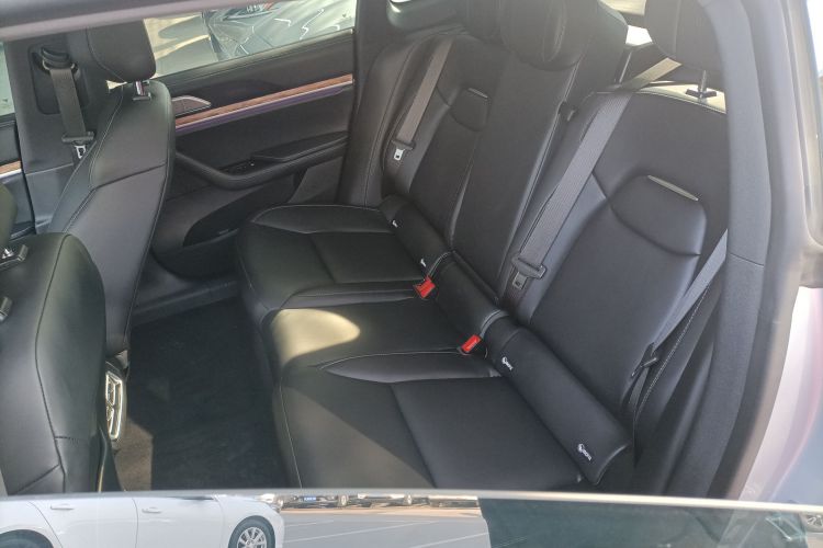 哪吒汽车 哪吒S 2022款 增程版 1160km 后驱小版中控内饰7004