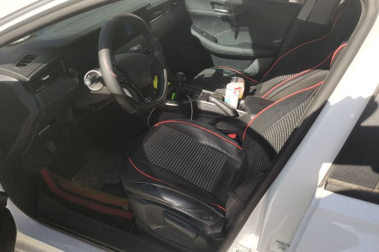 荣威i5 2023款 1.5L 手动舒享版中控内饰19