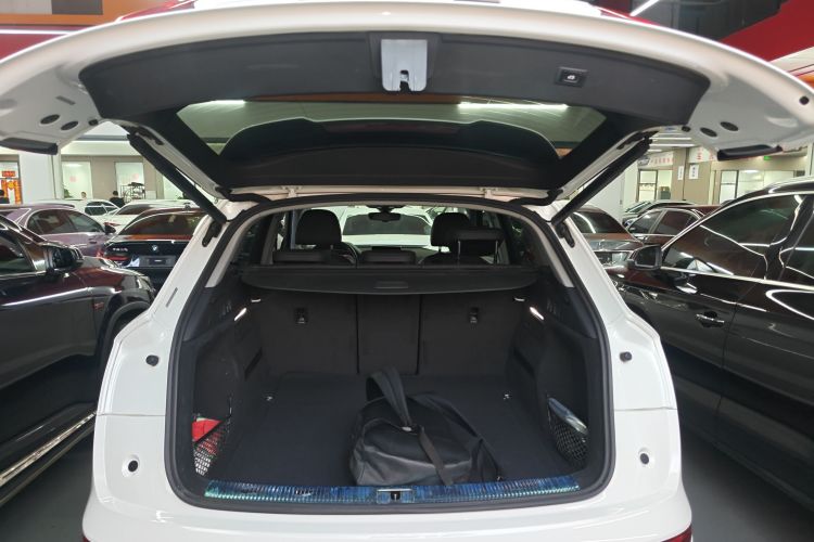 奥迪Q5L 2018款 45 TFSI 尊享时尚型 国VI机舱底盘23