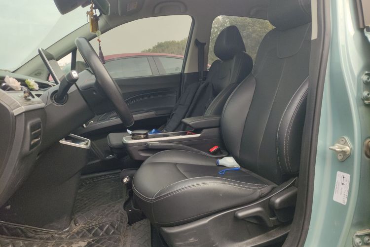 哪吒汽车 哪吒V 2022款 潮 400 Lite局部细节19