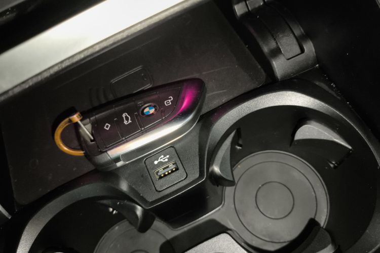 宝马3系 2024款 325Li M运动曜夜套装中控内饰11