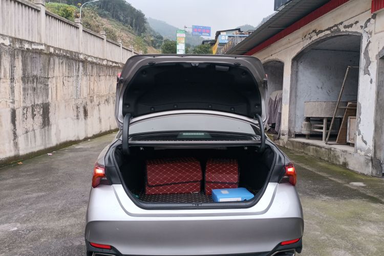 丰田 亚洲龙 2021款 2.5L 豪华版机舱底盘23