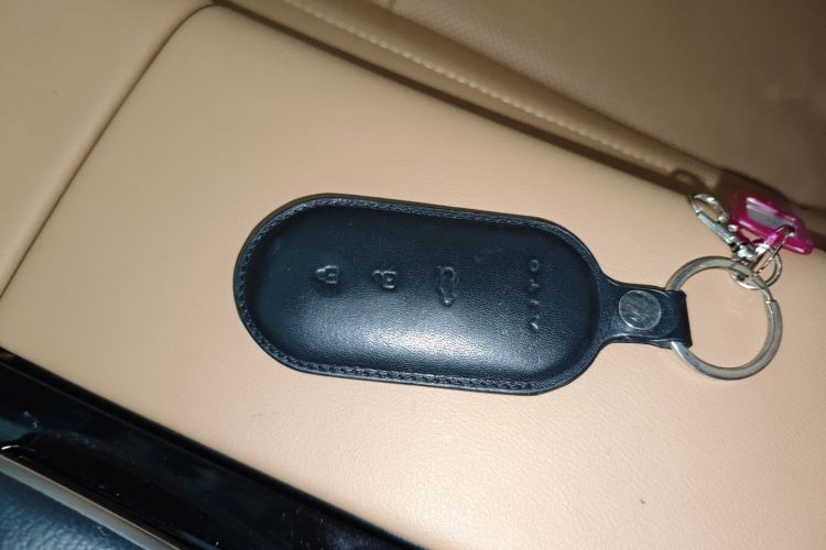 鸿蒙智行 问界M5 2022款 增程四驱至臻版中控内饰7001