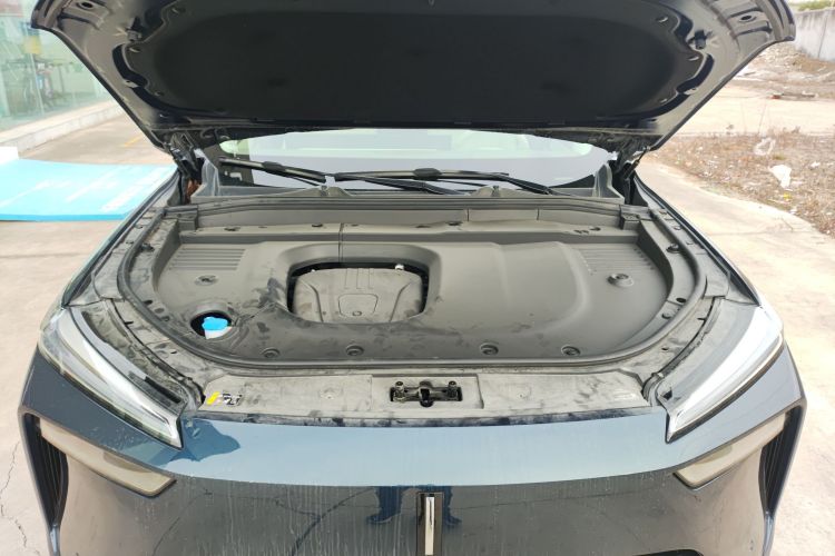 魏牌 蓝山 2025款 四驱 Ultra机舱底盘24