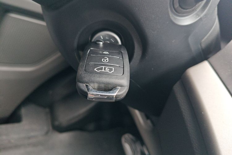 福特 全顺 2023款 2.0T汽油自动多功能商用车短轴低顶5/6座中控内饰11