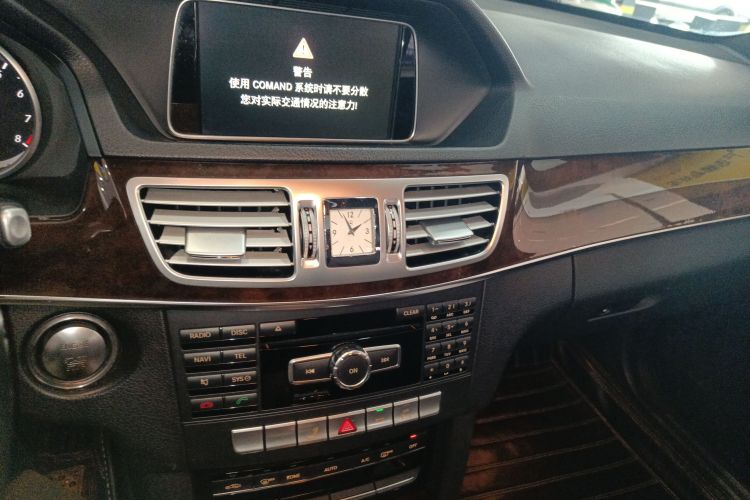 奔驰E级 2015款 E 200 L局部细节16