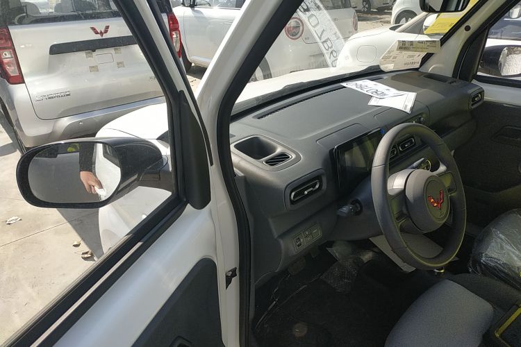 五菱汽车 五菱之光新能源 2025款 305km 进取型中控内饰7003