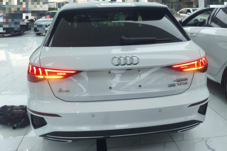 奥迪A3 2024款 Sportback 35 TFSI 时尚运动型车身外观6004