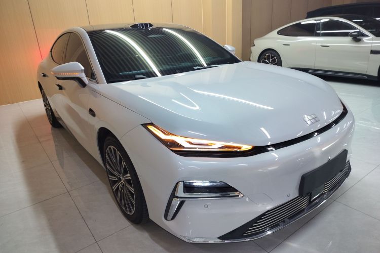 吉利银河 银河星耀8 2025款 130km EM-P 星舰版车身外观3