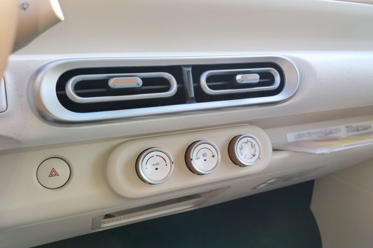 五菱汽车 宏光MINIEV 2024款 第三代 215km 青春版局部细节16