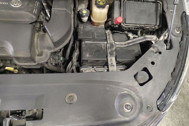 别克GL8 2022款 ES陆尊 653T 舒适型机舱底盘26