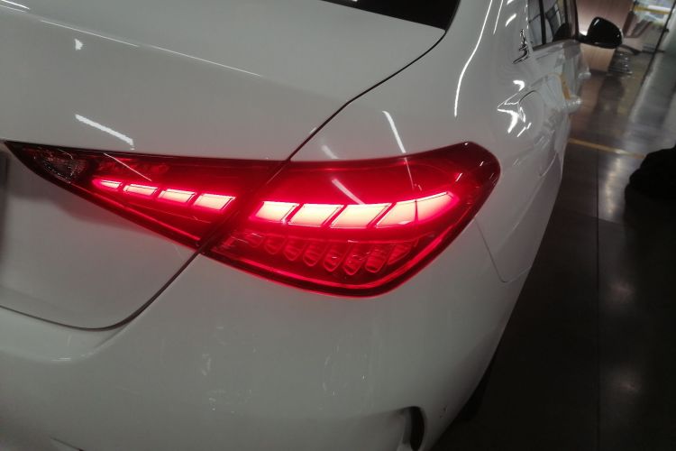 奔驰C级 2022款 改款 C 260 L 运动版车身外观9