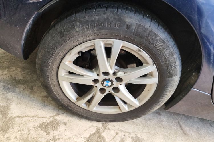 宝马2系旅行车 2016款 218i 领先型车身外观56