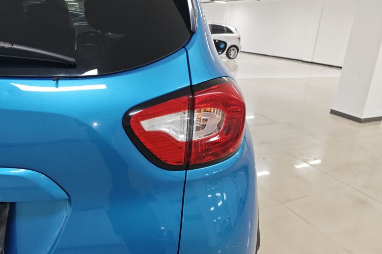 雷诺 卡缤 2015款 1.2T 自动舒适版车身外观9