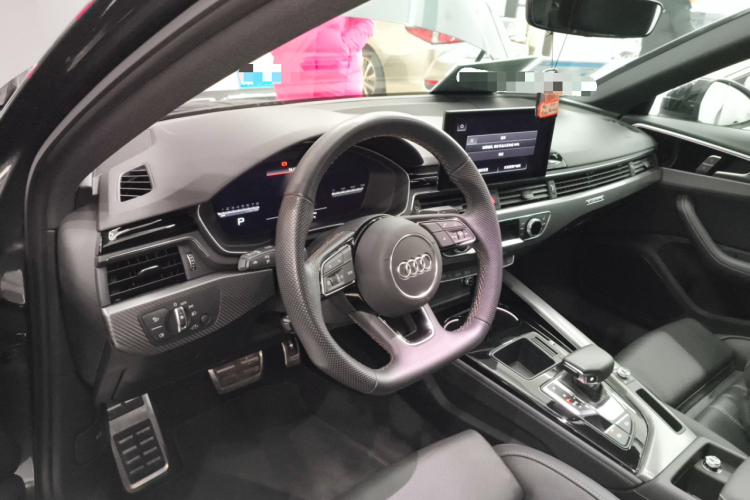 奥迪A4L 2024款 40 TFSI quattro RS套件燃速型中控内饰7002