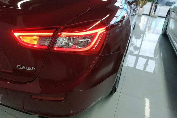 玛莎拉蒂 Ghibli 2014款 3.0T 标准版车身外观9