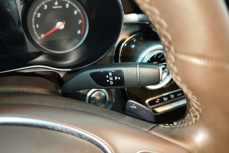 奔驰GLC 2019款 改款 GLC 260 L 4MATIC 豪华型局部细节18