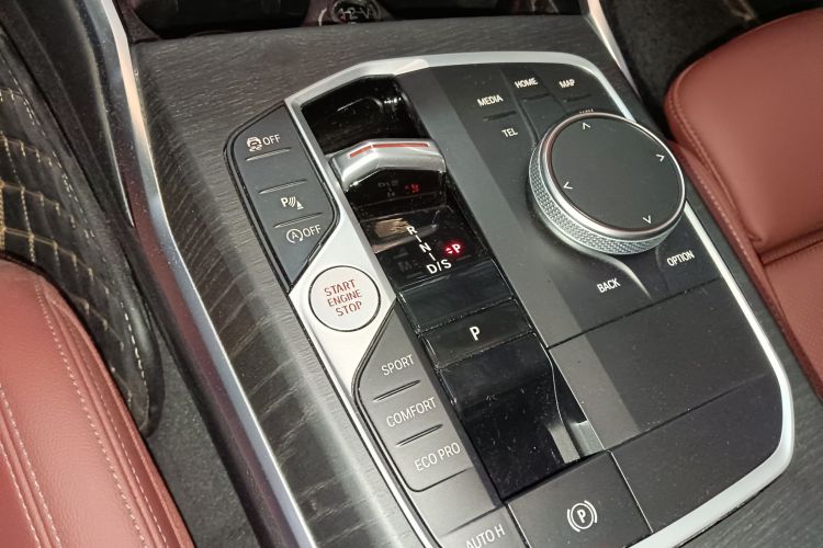 宝马3系 2023款 325i M运动套装中控内饰18